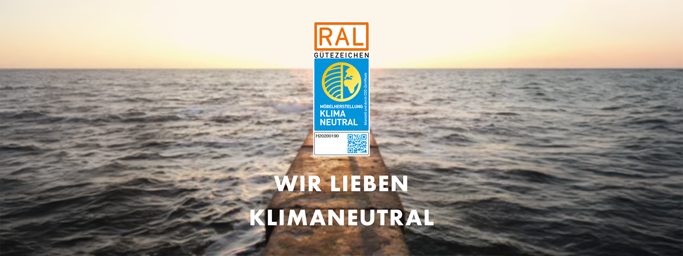 Ozeanmotiv mit Klimaneutralitäts-Zertifikat und dem Statement Wir lieben klimaneutral von pronorm