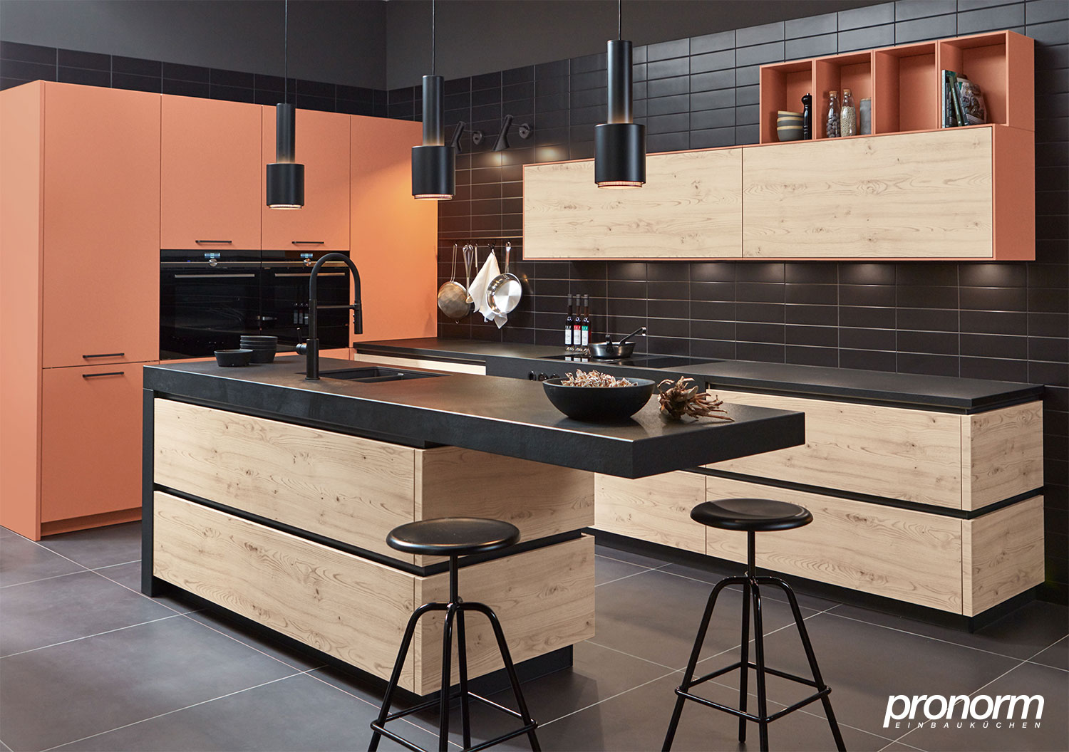 Modernes Küchendesign Küchendesign in Terrakotta und Holz