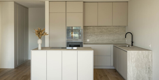 Bright kitchen with freestanding kitchen island, minimalist kitchen planning