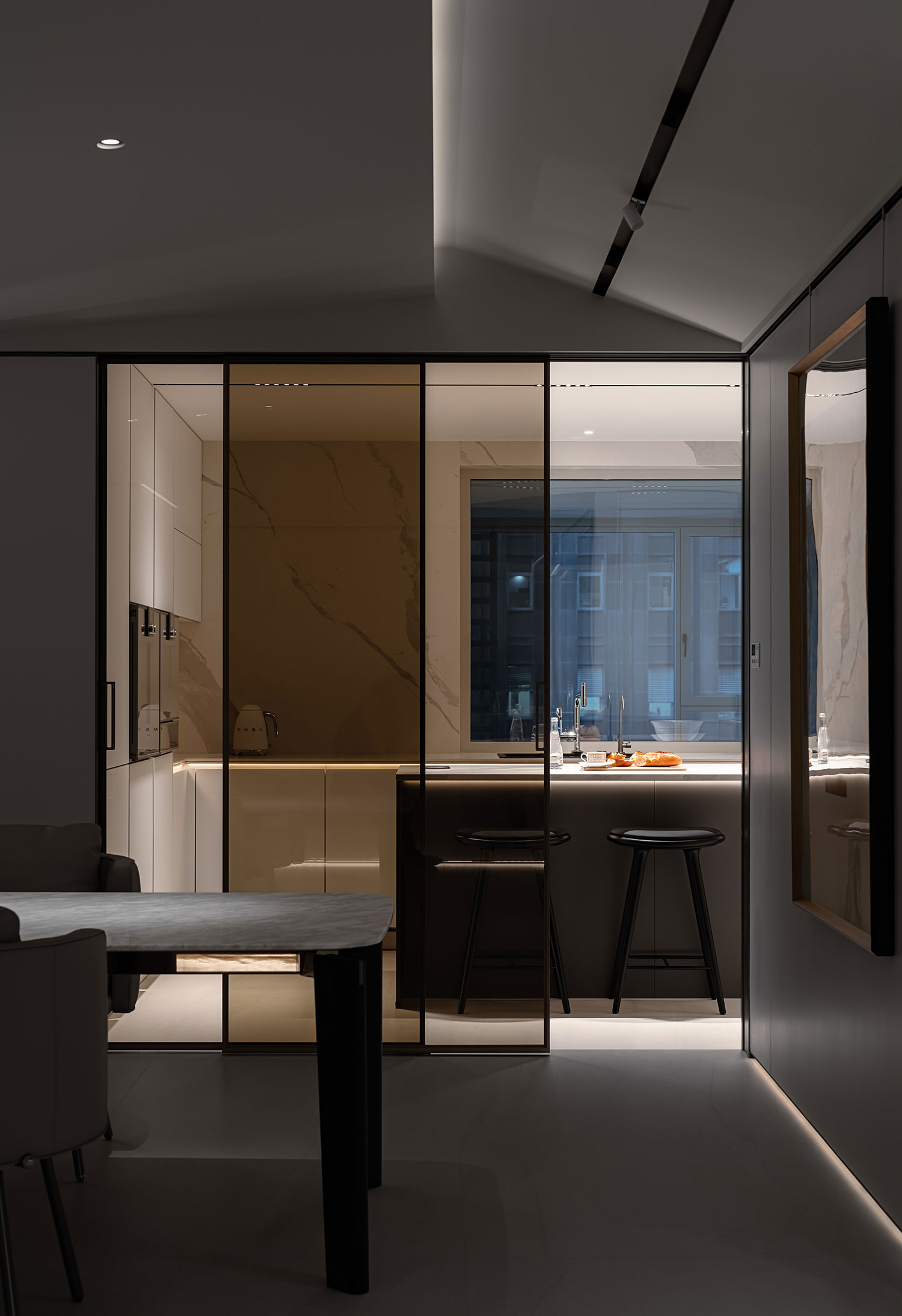 Cuisine encastrable pronorm avec îlot central et sièges intégrés pour un espace fonctionnel et élégant