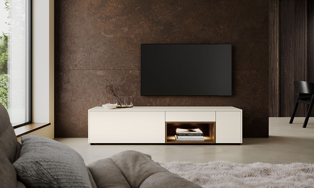 Modernes Lowboard mit Fernseher im Wohnzimmer, minimalistischer Einrichtungsstil für zeitloses Wohnen.