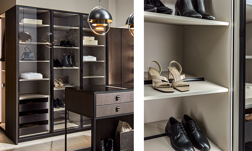 Offener Schuhschrank mit Glasvitrine zur stilvollen Aufbewahrung von Schuhen und Accessoires.
