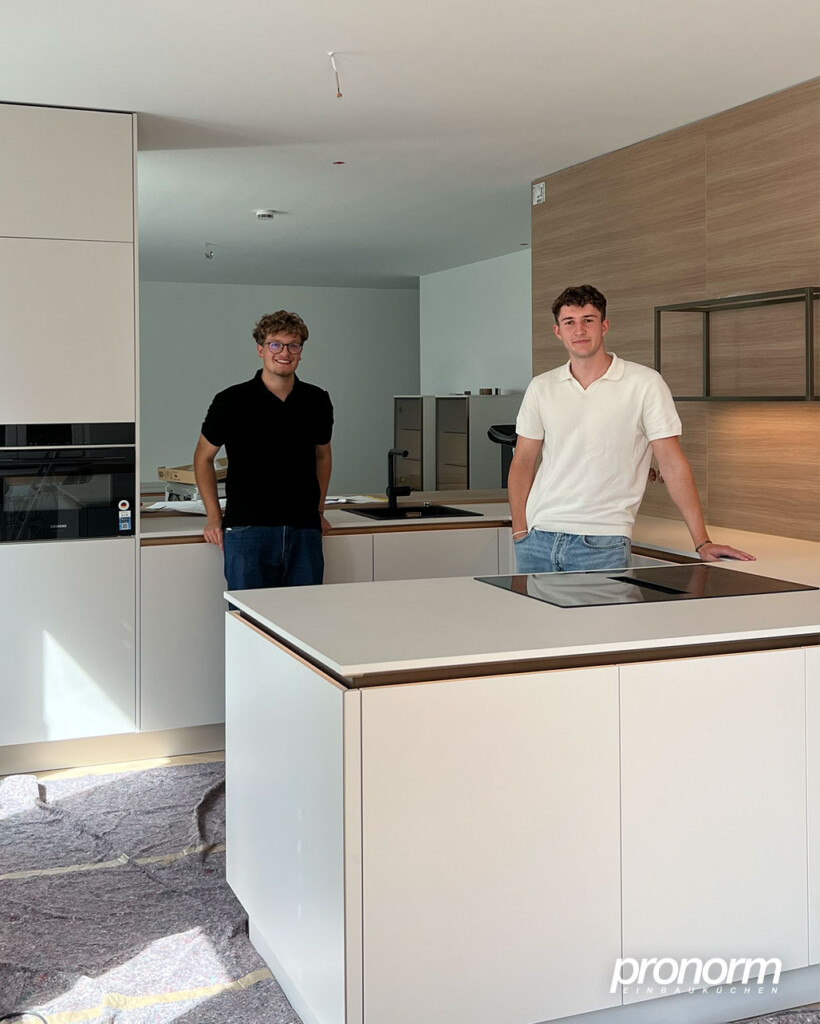 pronorm-teamwork-küchenprojekt-azubi-küchenmontage