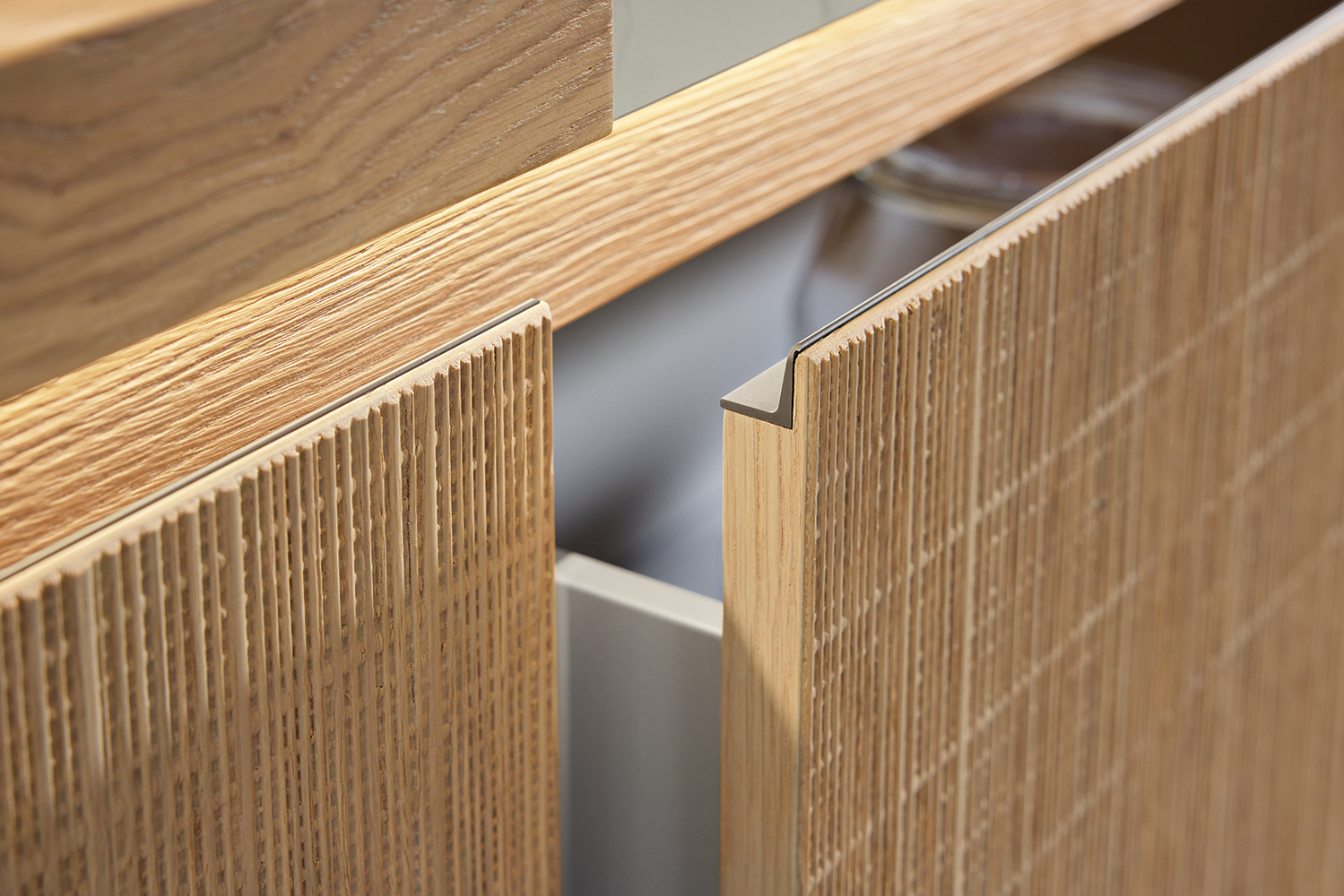 Front view of Y-line handleless kitchen with warm Boho textures, highlighting clean lines and cosy natural elements