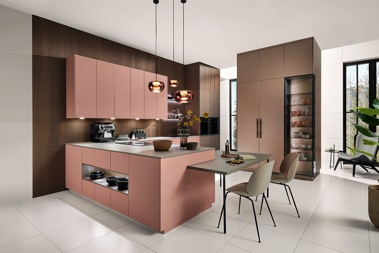 Ontdek de moderne greeploze roze keuken van pronorm met elegante verlichting en slimme opbergruimte.