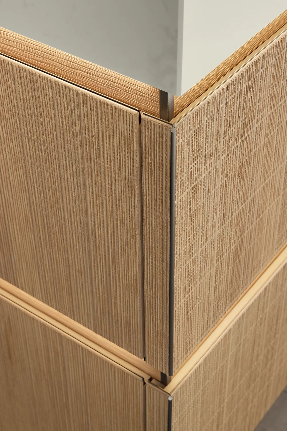 pronorm Y-line Boho Küche mit strukturierter Holzfront und integrierter Küchenbeleuchtung im Detail