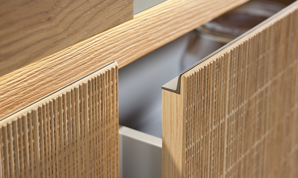 Profil de poignée Y-line en bronze de pronorm – design moderne pour cuisines sans poignée