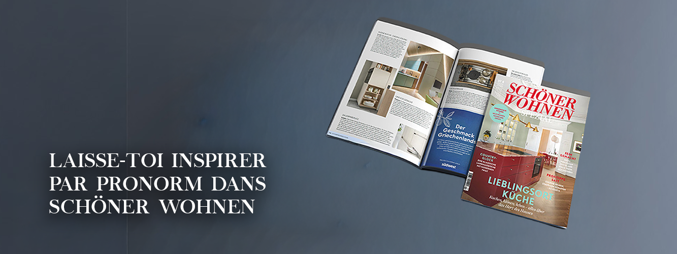Magazine de décoration SCHÖNER WOHNEN ouvert sur un fond gris avec le texte Laisse-toi inspirer par pronorm pour mieux vivre chez toi