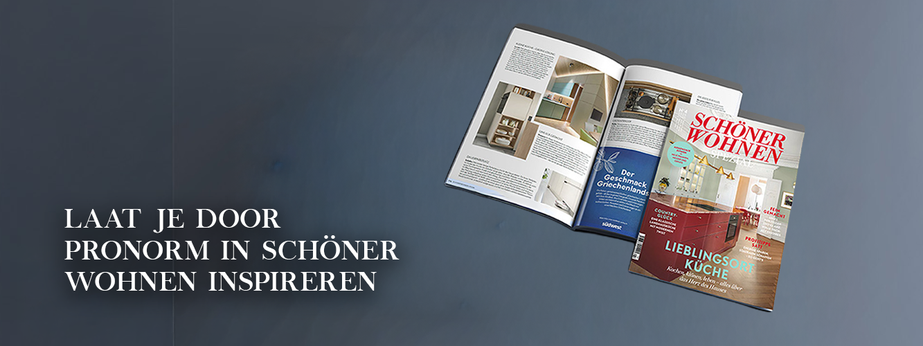 Opengeslagen SCHÖNER WOHNEN woonmagazine op een grijze achtergrond met de tekst Laat je door pronorm inspireren om mooier te wonen