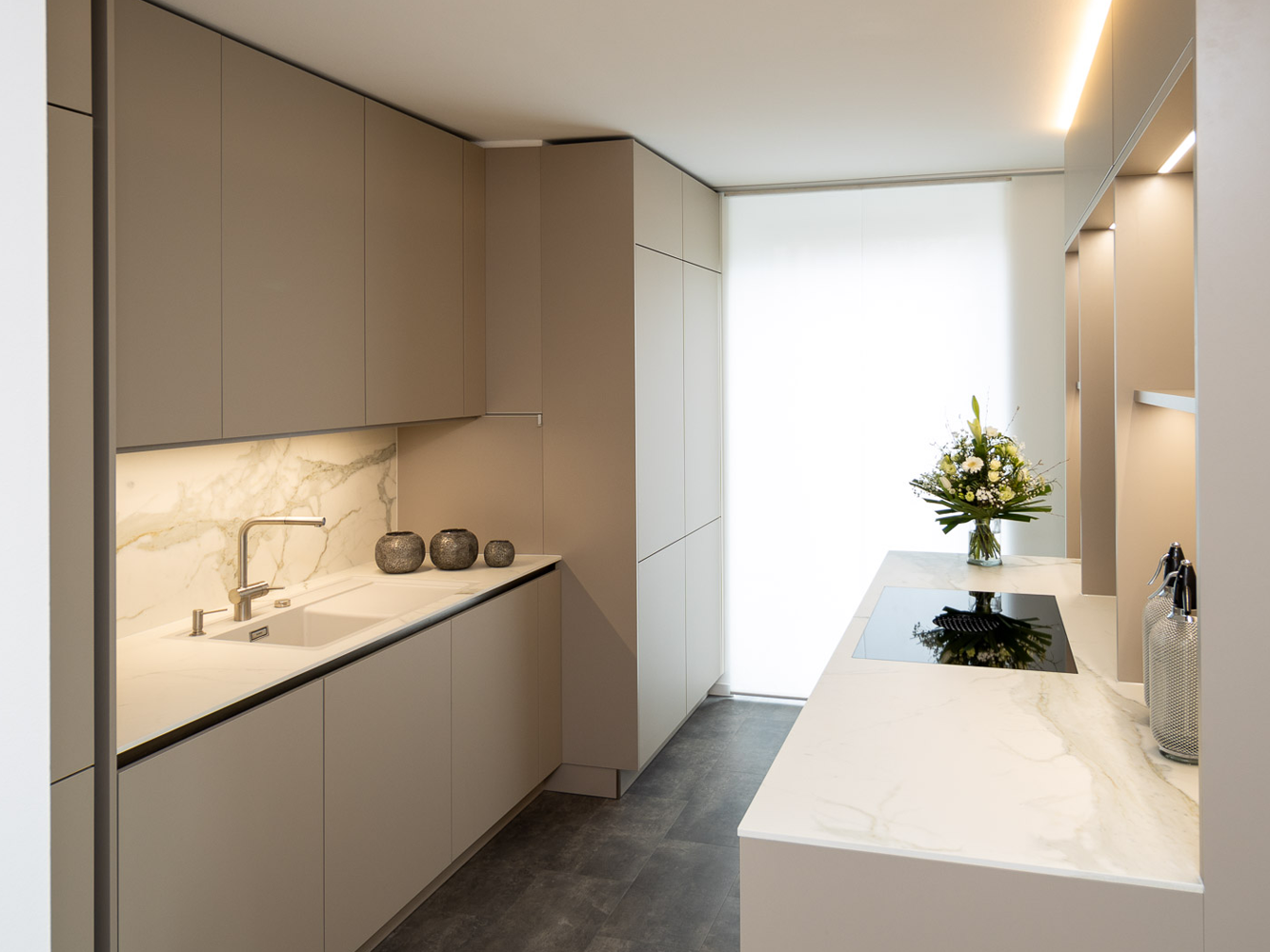 Bright modern design kitchen with marble worktop, minimalist design and natural lighting – pronorm kitchen.