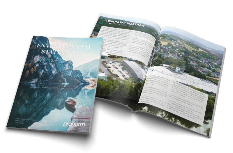 Mockup de la Déclaration Environnementale actuelle de pronorm avec la couverture et un rapport de durabilité ouvert présentant des informations d’entreprise et environnementales à jour.