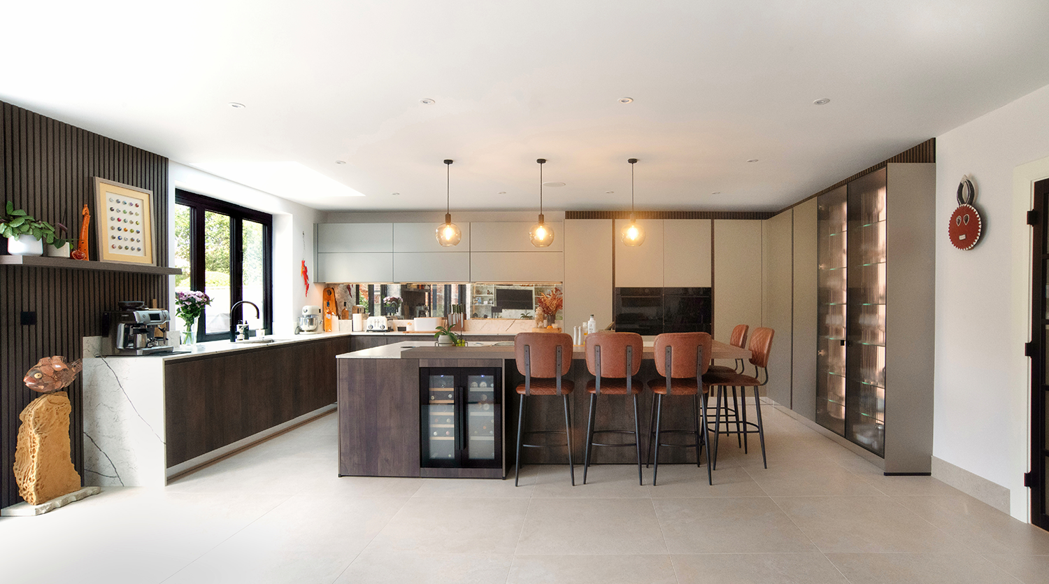 Minimalist pronorm industrial-style kitchen with kitchen island and glass cabinet.