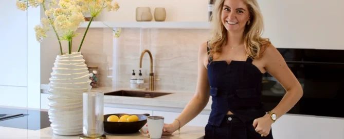 Bright, open kitchen by pronorm for influencer Jette van Hal with kitchen island and wine cooler.