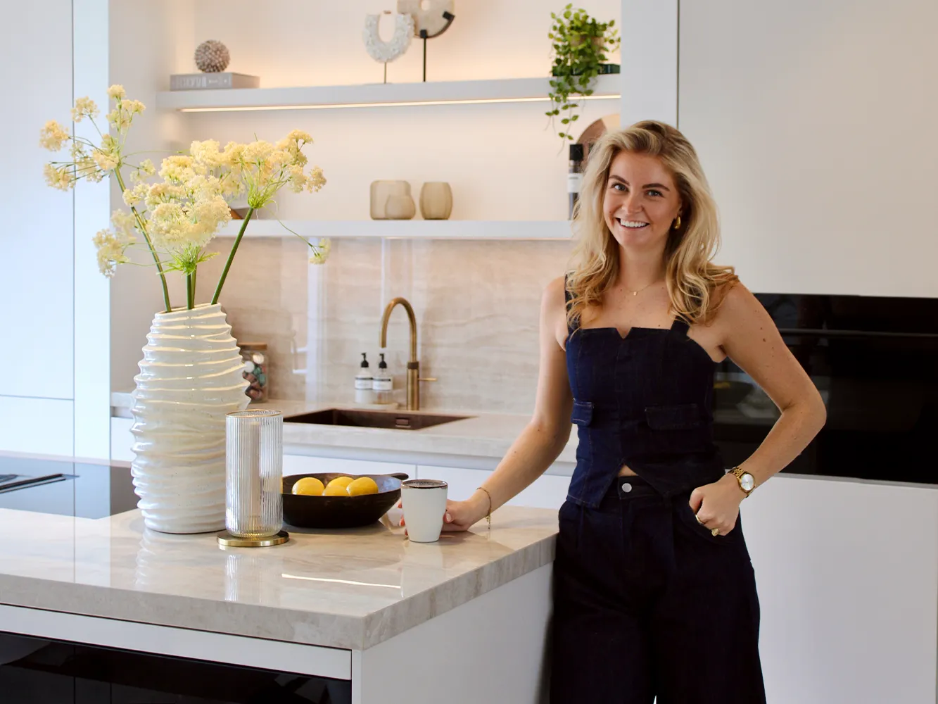Bright, open kitchen by pronorm for influencer Jette van Hal with kitchen island and wine cooler.
