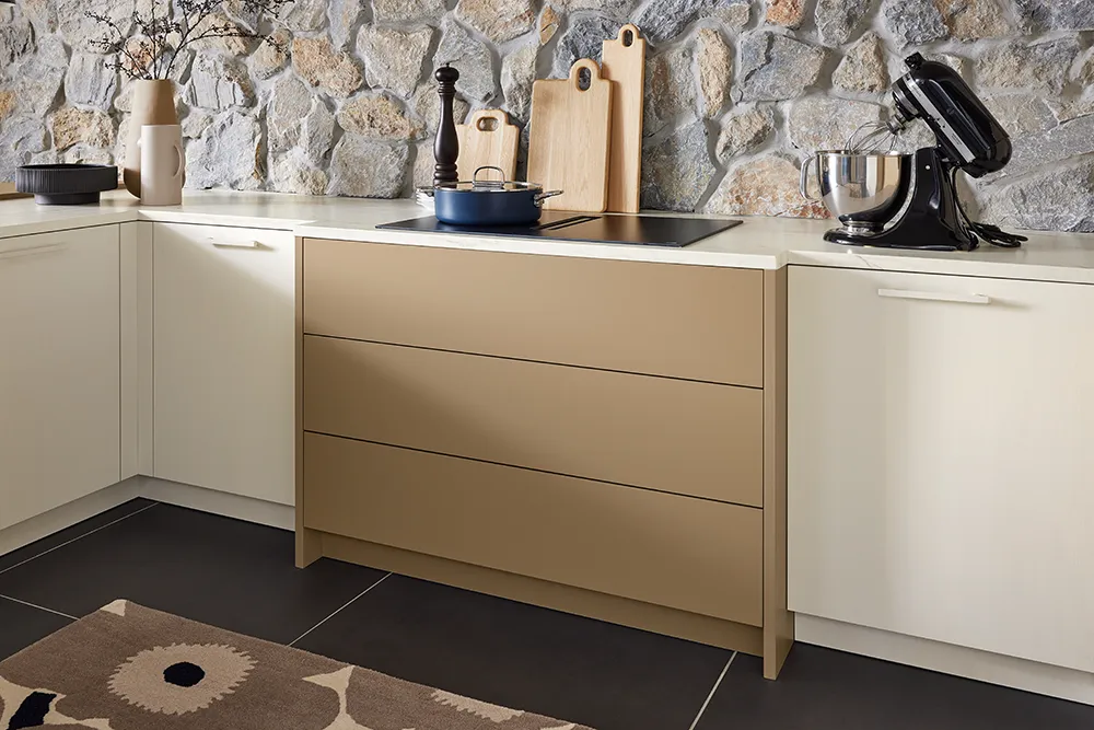 pronorm-light-coloured-kitchen-beige-fronts
